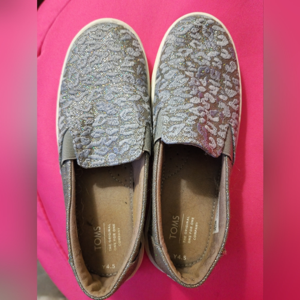 Tom's- Metallic Animal Print Shoes Y4.5